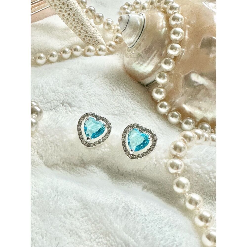 Light blue cubic zirconia heart stud earrings - Picture 1 of 4